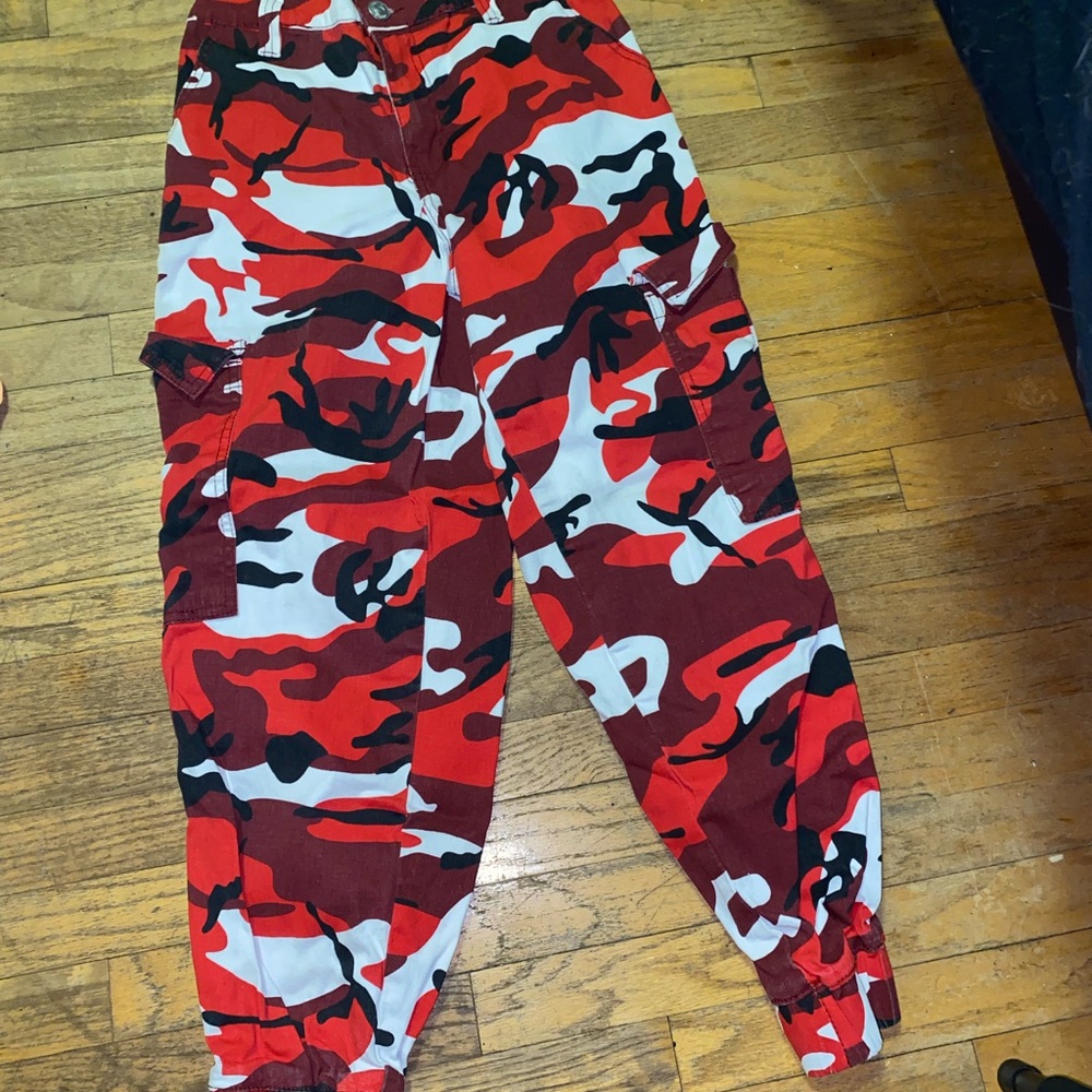 Rue 21 Camo cargo pants